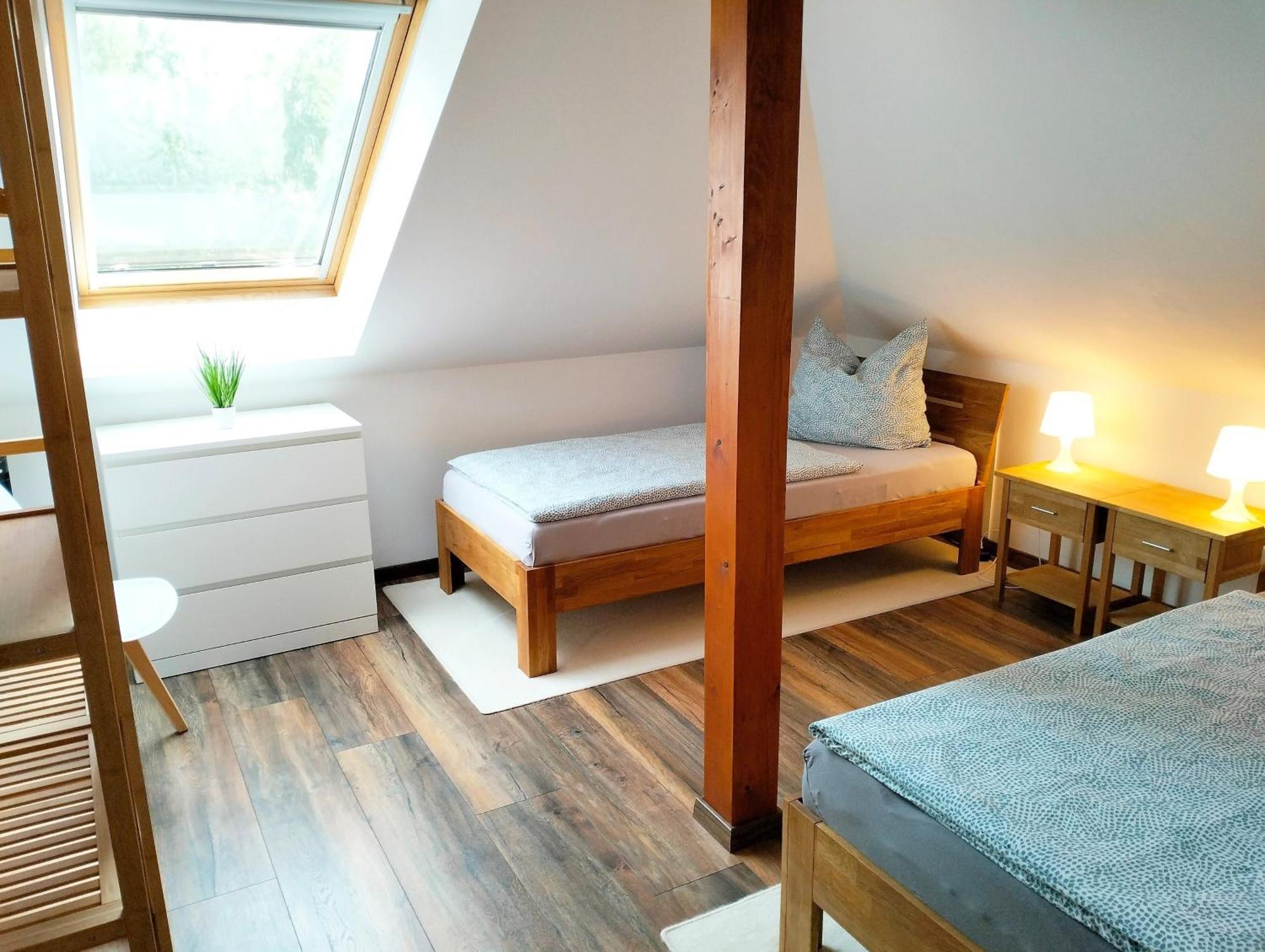 Ferienwohnung Am Waldesrand - Garten, Terrasse, Grill, Luftkuehler, Massagesessel, Kinderspielecke, Spielekonsole Cottbus Luaran gambar